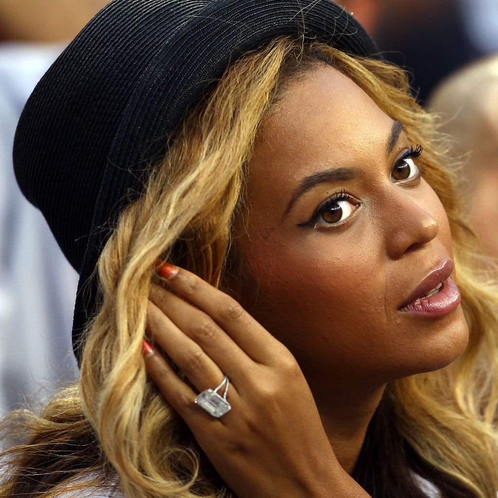Beyoncé mit ihrem alten Verlobungsring, September 2011
