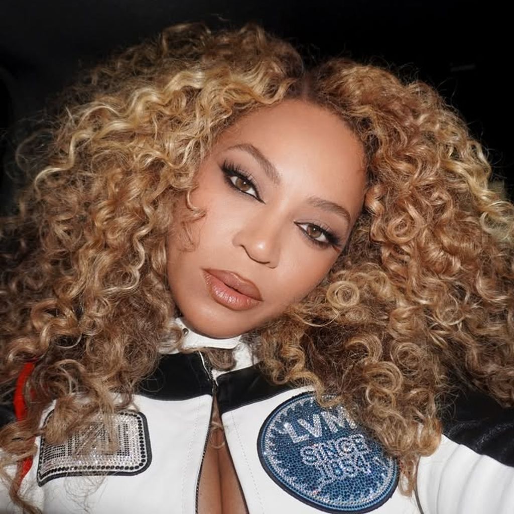 Sängerin Beyoncé auf einem selbst veröffentlichten Foto vom Las Vegas Grand Prix im November 2025