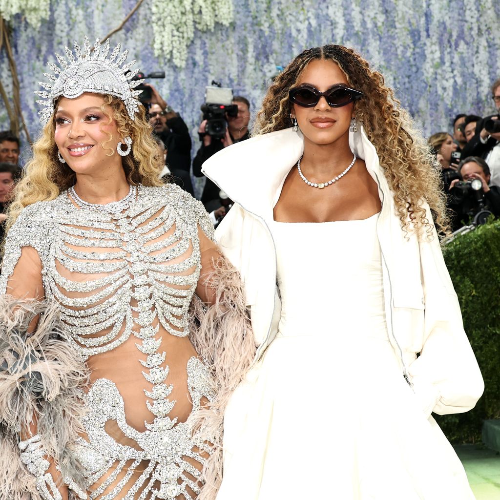 Beyoncé und Blue Ivy Carter  bei der Met Gala 2026 im Metropolitan Museum of Art in New York