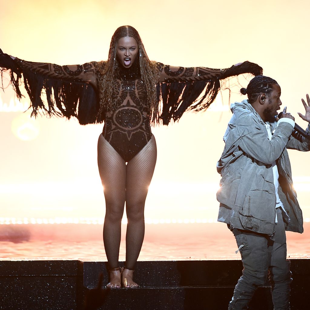 Beyoncé und Kendrick Lamar bei ihrer Eröffnungsauftritt der BET Awards 2016