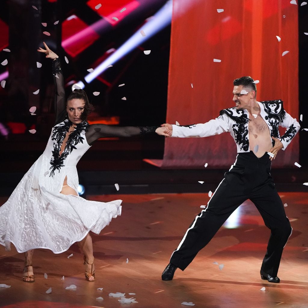 Bianca Heinicke und Zsolt Sándor Cseke bei der 4. Show von "Let's Dance" in Köln