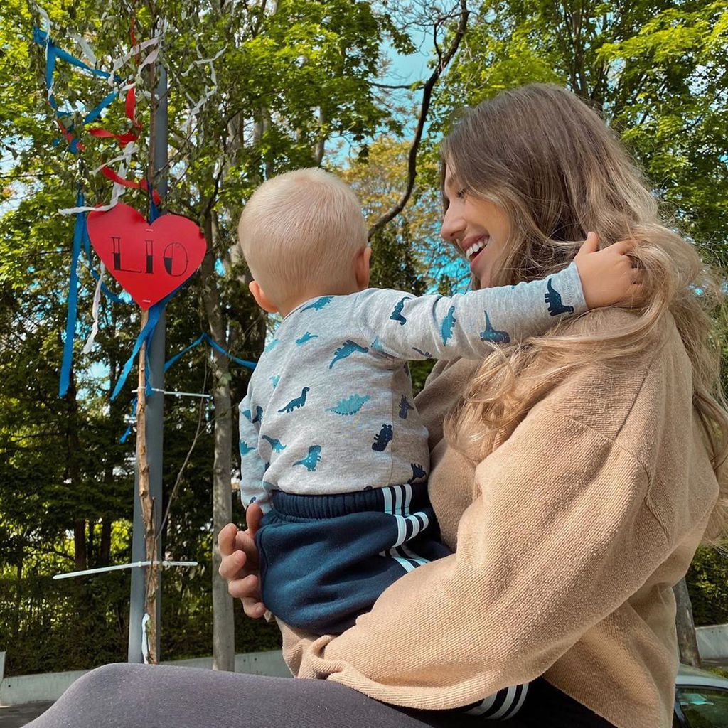 Bibi Claßen mit ihrem Sohn Lio