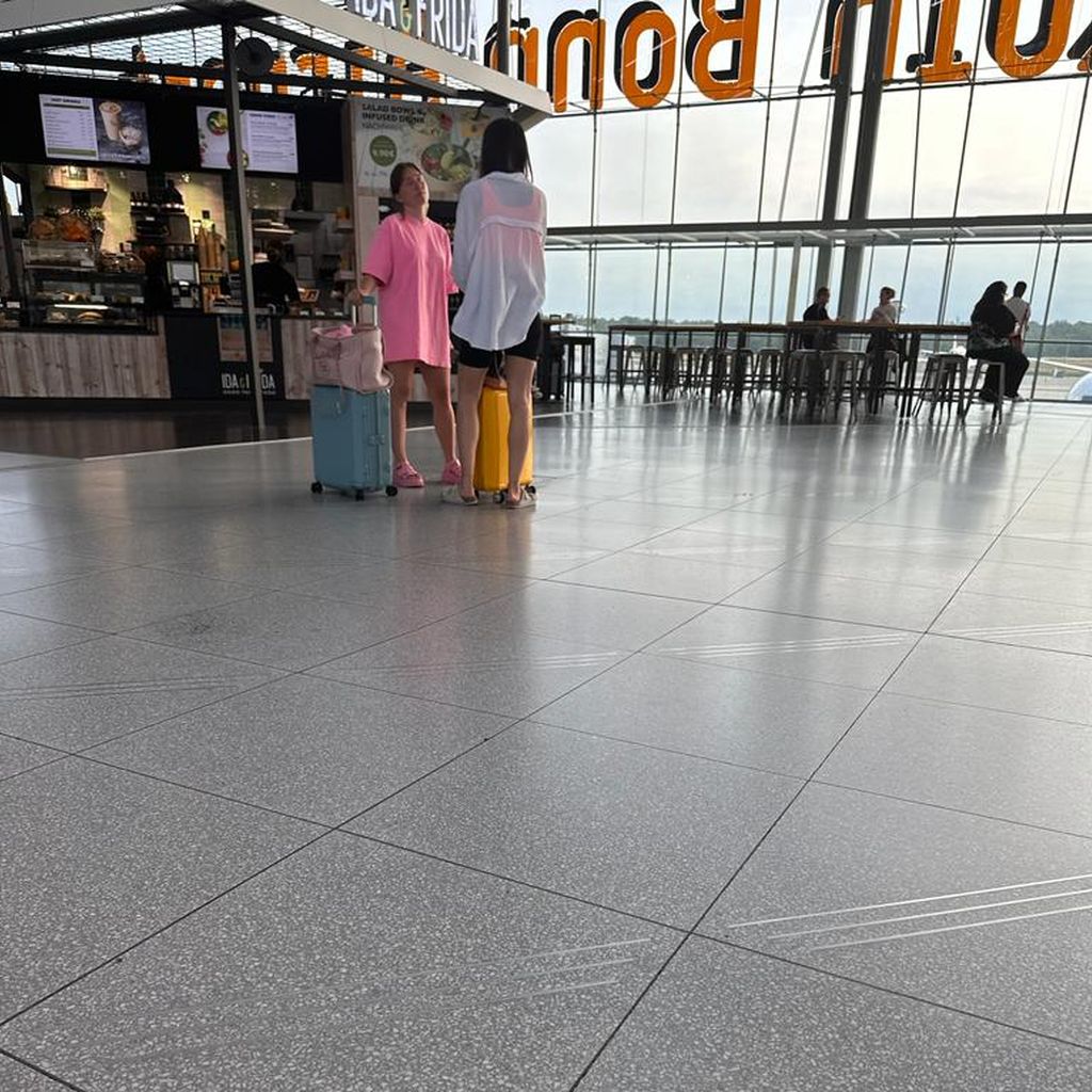 Bibi Claßen mit ihrer Freundin im Juni 2023