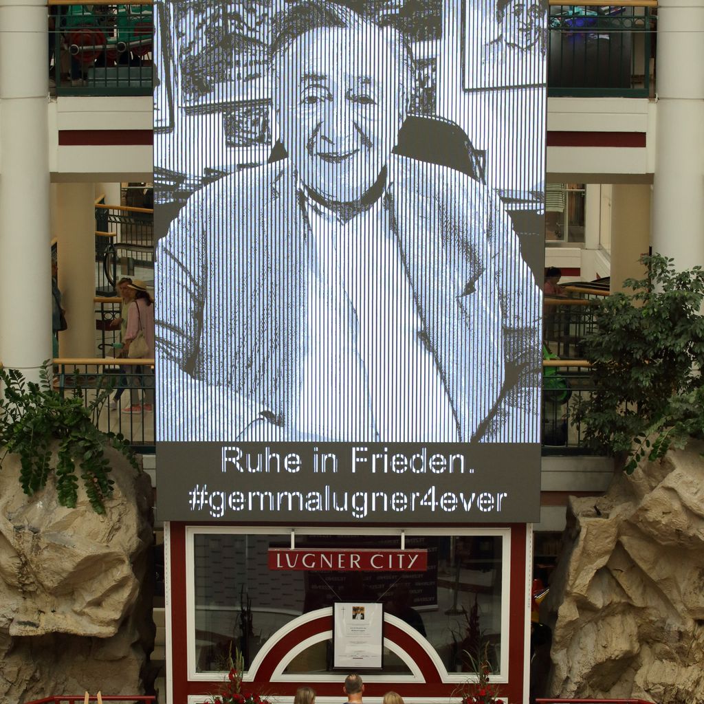 Richard Lugners Bild in der Lugner City