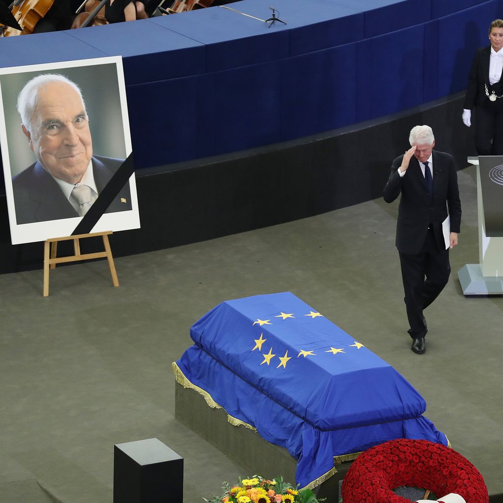 Bill Clinton beim Trauerakt für Helmut Kohl in Straßburg