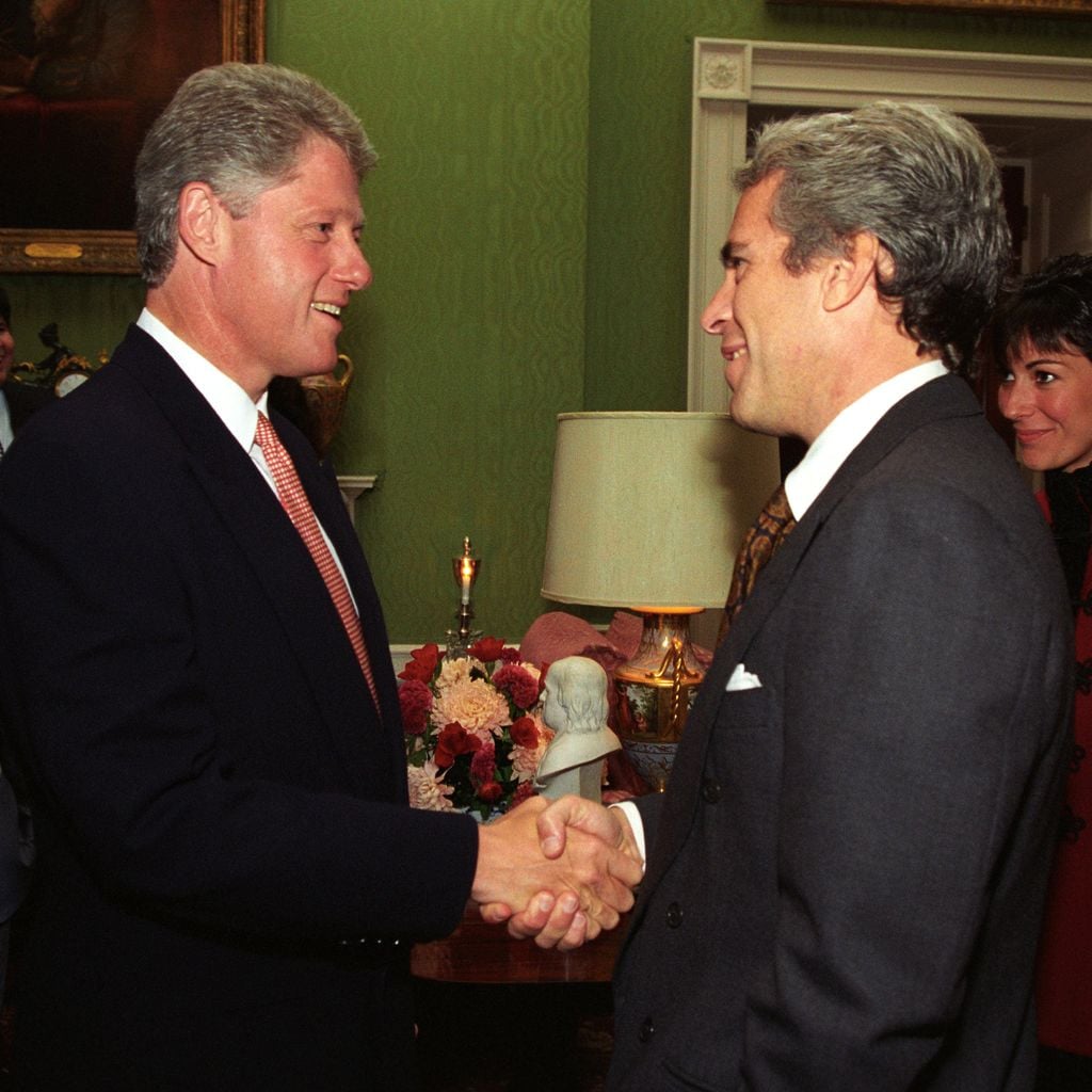 Bill Clinton spricht mit Jeffrey Epstein und Ghislaine Maxwell bei einer Veranstaltung im Weißen Haus, 29. September 1993