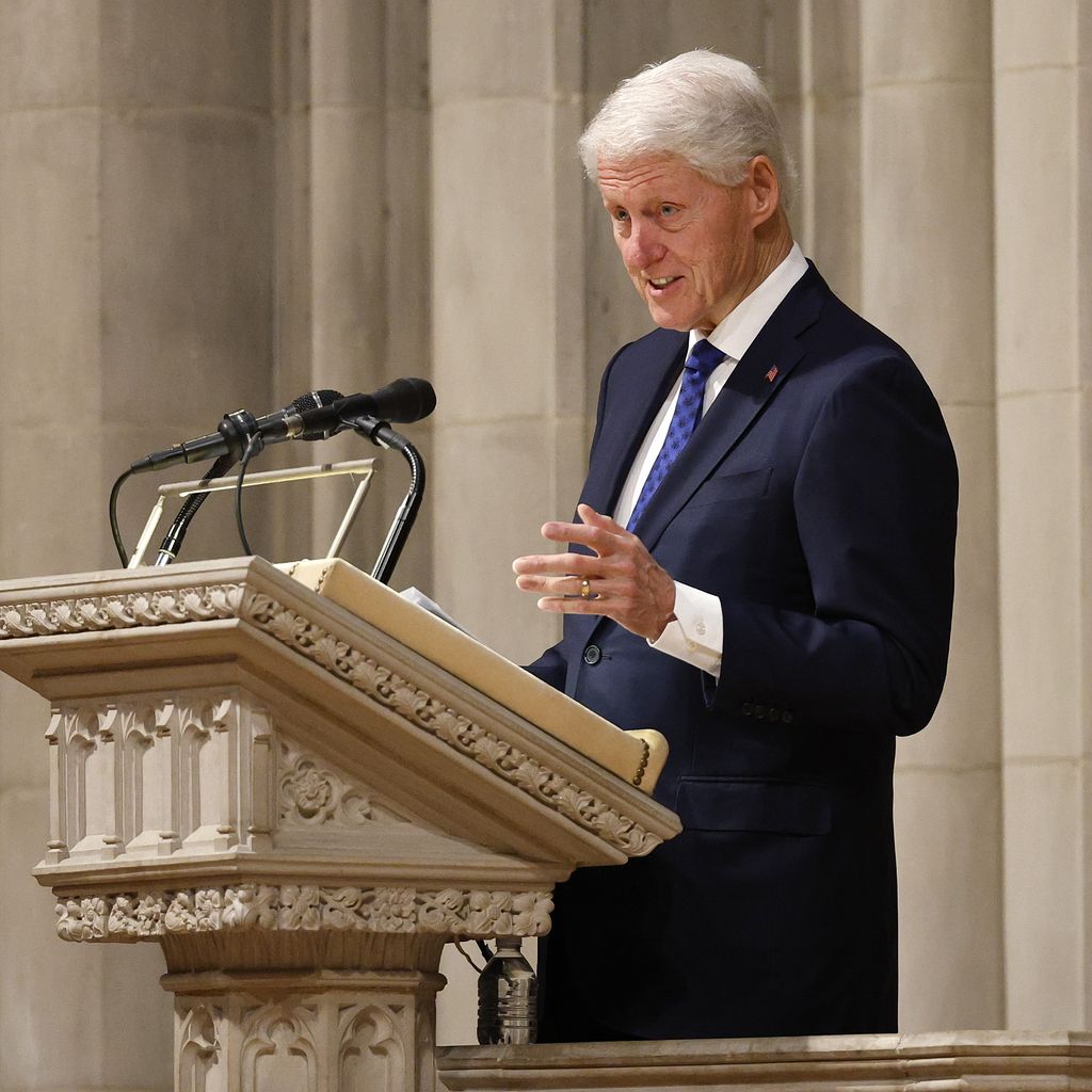 Bill Clinton hält eine Trauerrede für Alexis Herman im National Cathedral, Washington, DC