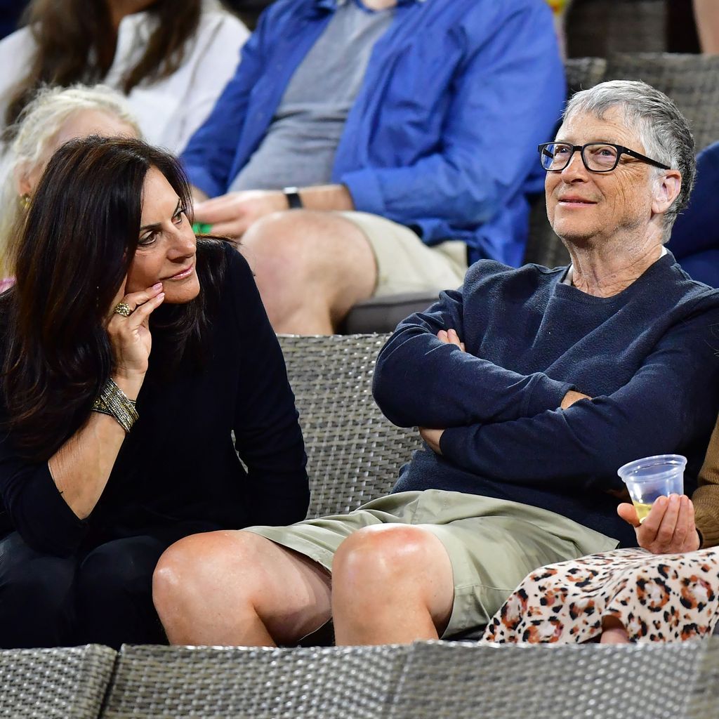 Bill Gates, Elisabeth Shue und eine Unbekannte (links) beim Tennismatch, März 2022