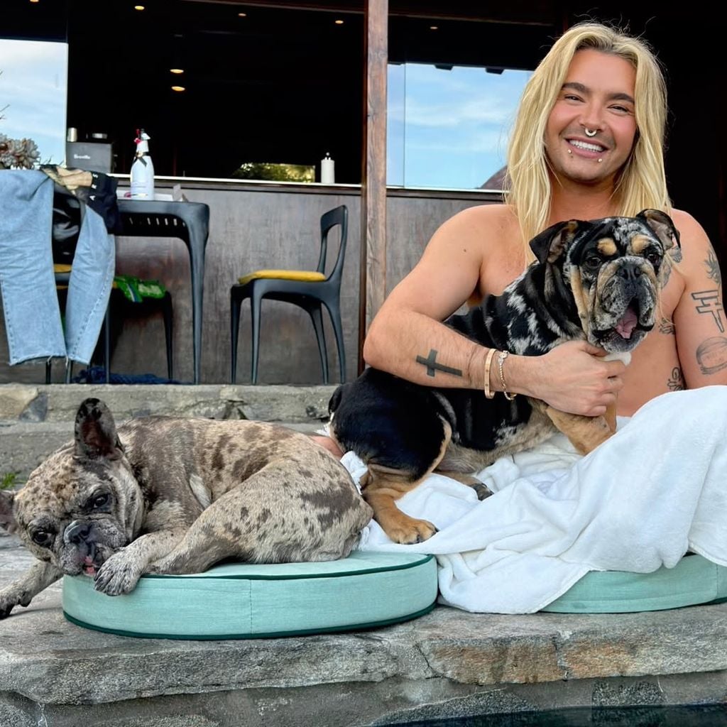 Bill Kaulitz vor seinem Haus in L.A., Februar 2026