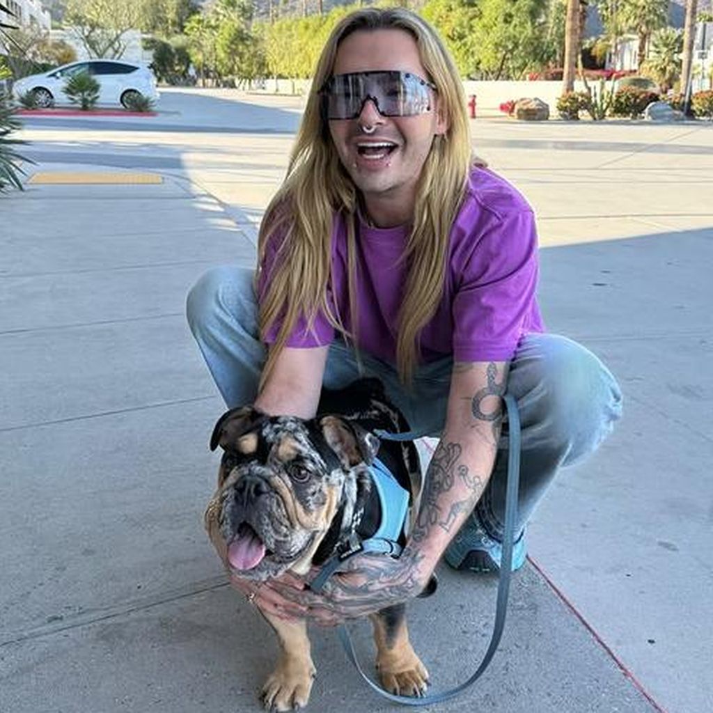 Sänger Bill Kaulitz freut sich über zweiten Hund, Screenshot Dezember 2025.
