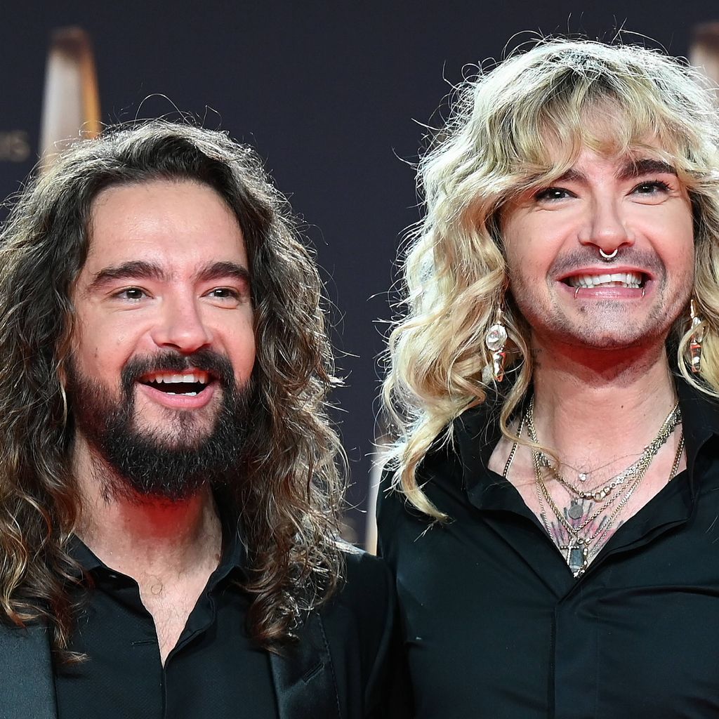 Bill Kaulitz und Tom Kaulitz mit dem Deutschen Fernsehpreis für "Beste Unterhaltung Show" für "That's My Jam" in Köln, 2023
