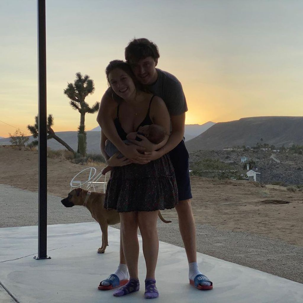 Billie Lourd mit ihrem Verlobten Austen Rydell und dem gemeinsamen Sohn Kingston