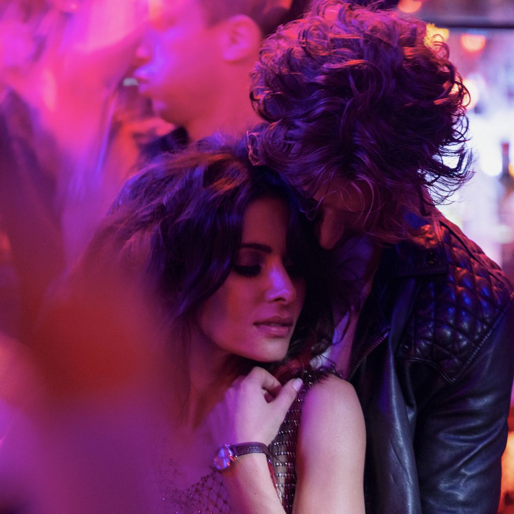 Billie (Sarah Shahi) und Brad (Adam Demos) in "Sex/Life"