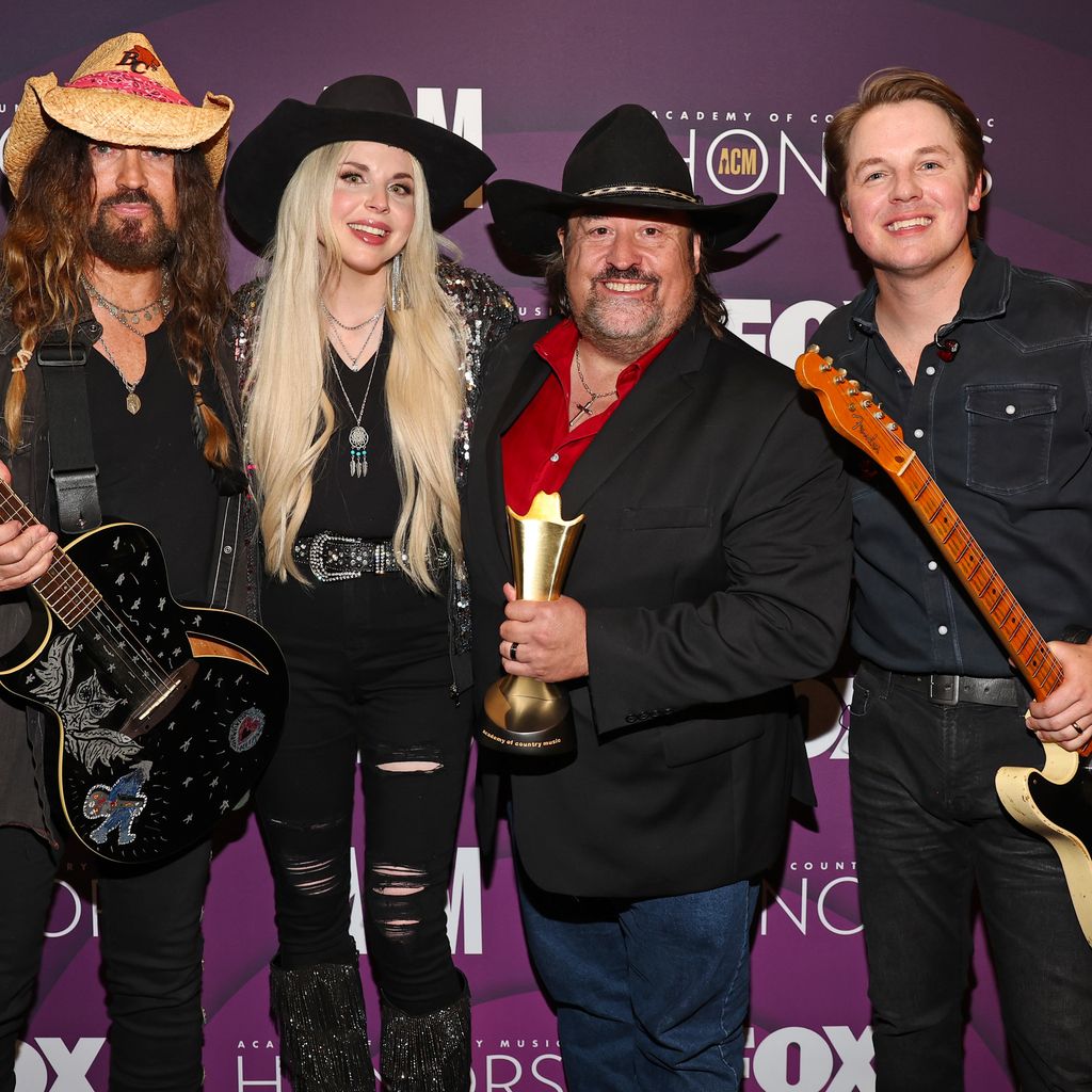 Billy Ray Cyrus, Firerose, Charlie Daniels Jr. und Travis Denning
