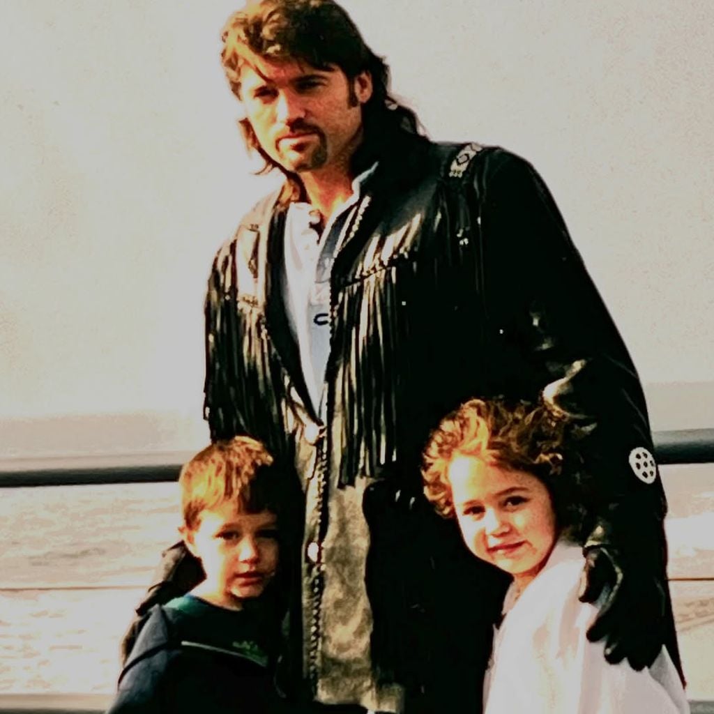 Billy Ray Cyrus mit seinen Kindern Braison und Miley