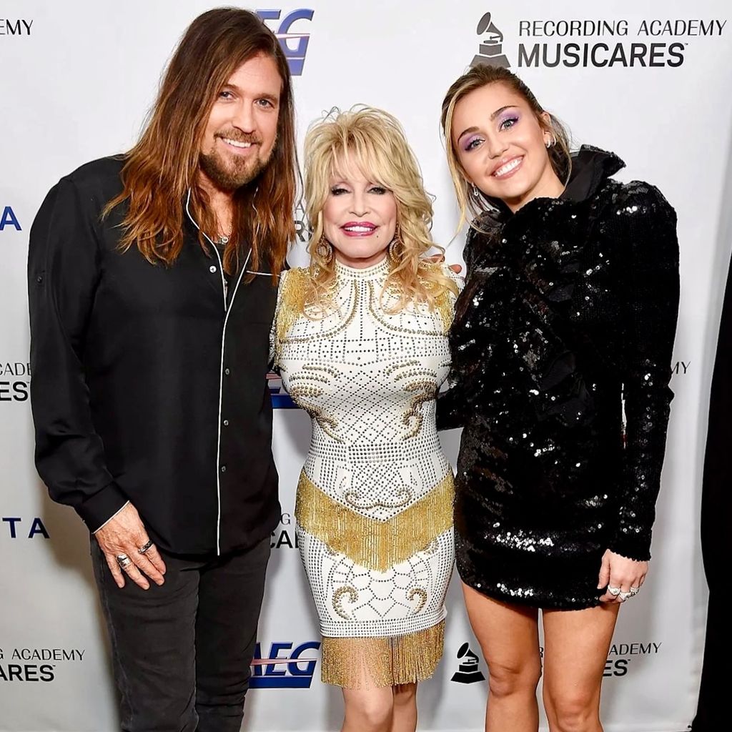 Billy Ray Cyrus gratuliert Dolly Parton mit einem Familienschnappschuss