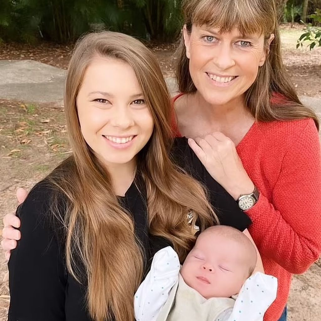 Bindi Irwin, ihre Mutter Terri und ihre Tochter Grace