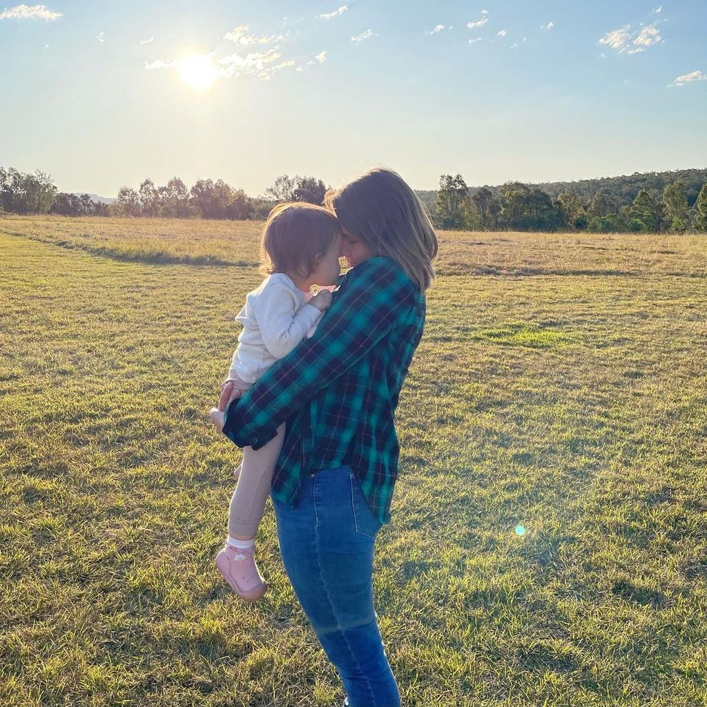 Bindi Irwin mit ihrer Tochter Grace Warrior