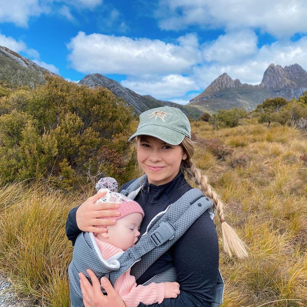 Bindi Irwin mit ihrer Tochter Grace