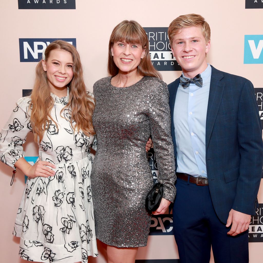 Bindi Irwin mit ihrer Mutter Teri und ihrem Bruder Robert im Juni 2019