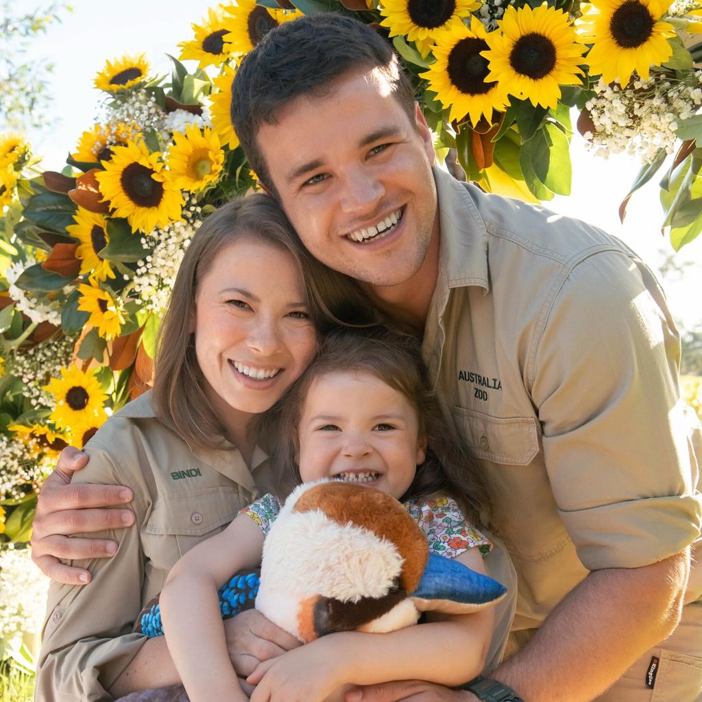 Bindi Irwin, Chandler Powell und ihre Tochter Grace, 2025