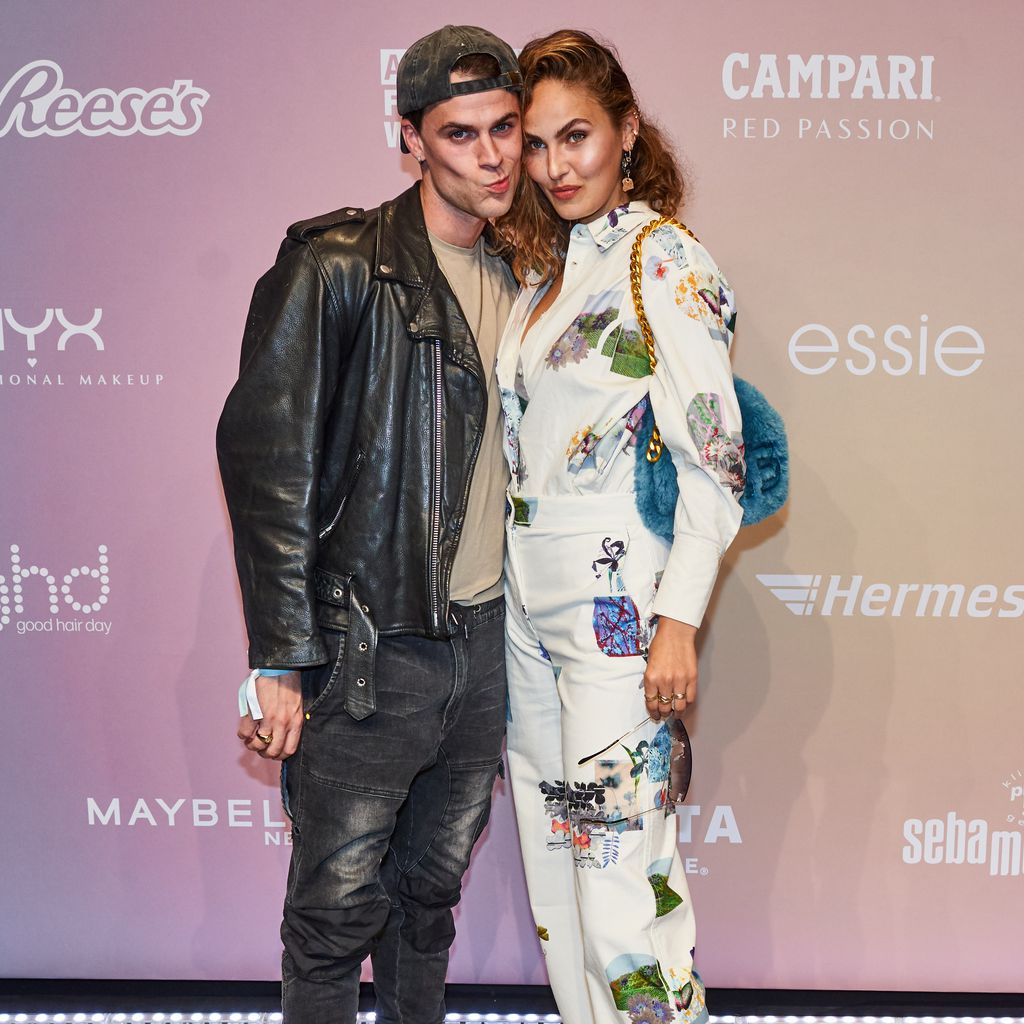 Bjarki Runar Sigurdarson und Elena Carrière auf der Fashion Week in Berlin