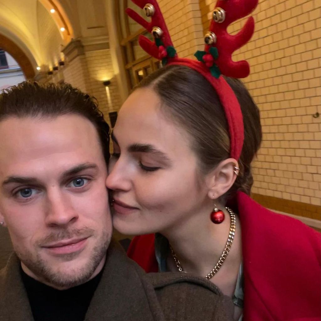 Bjarki Runar Sigurdarson und Elena Carrière im Dezember 2021