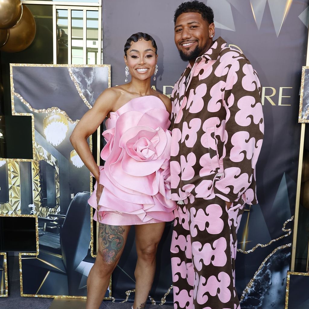 Blac Chyna mit Derrick Milano bei ihrer Saloneröffnung, Juni 2024