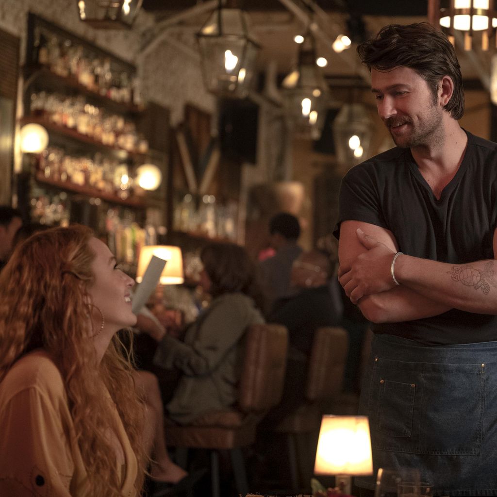 Blake Lively als Lily und Brandon Sklenar als Atlas in "It Ends With Us"