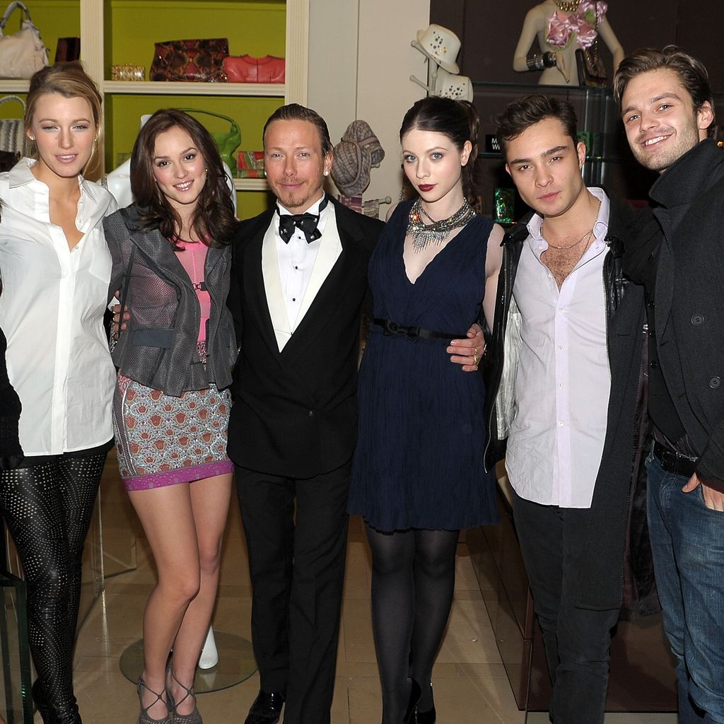Blake Lively und Michelle Trachtenberg mit dem Cast von "Gossip Girl", 2010