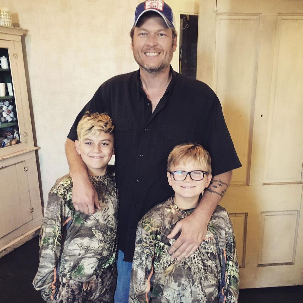 Blake Shelton mit Kingston und Zuma