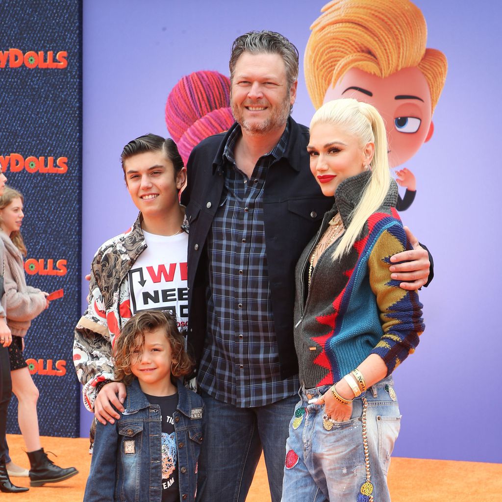 Blake Shelton und Gwen Stefani mit Kingston und Apollo Rossdale