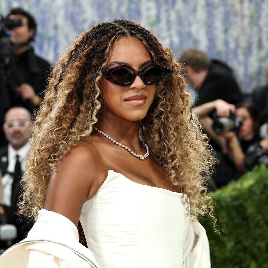 Blue Ivy Carter bei der Met Gala 2026 im Metropolitan Museum of Art in New York