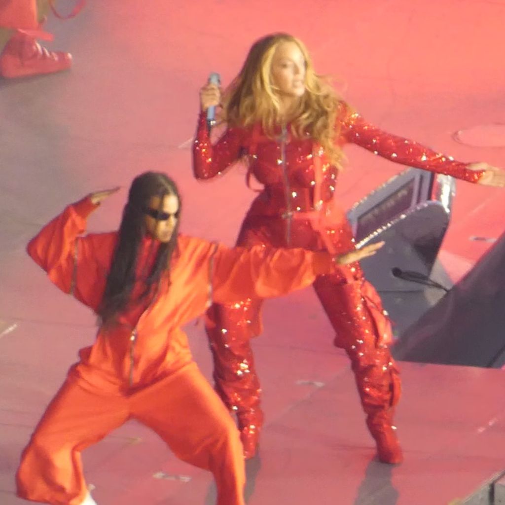 Blue Ivy Carter und Beyoncé bei einem Auftritt in London