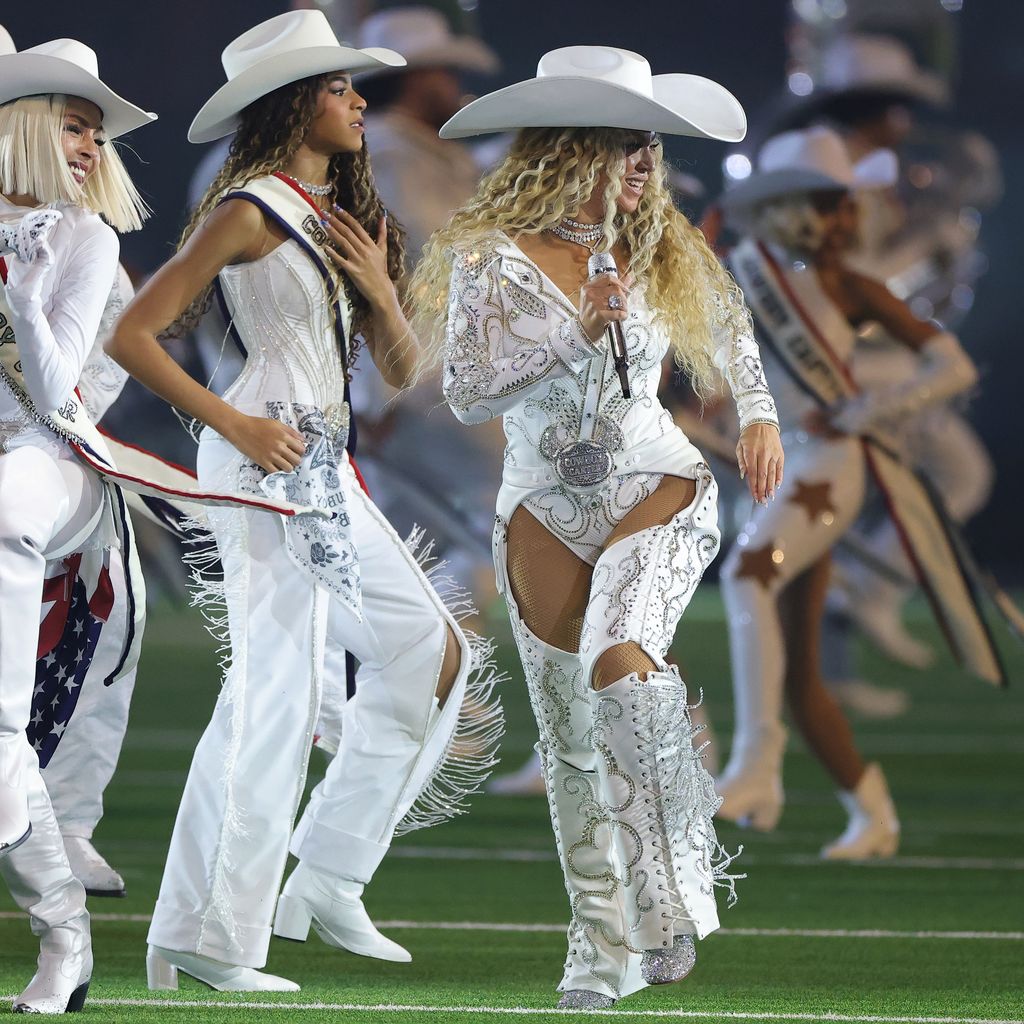 Blue Ivy und Beyoné bei ihrer Halbzeit-Show im NRG Stadium in Texas