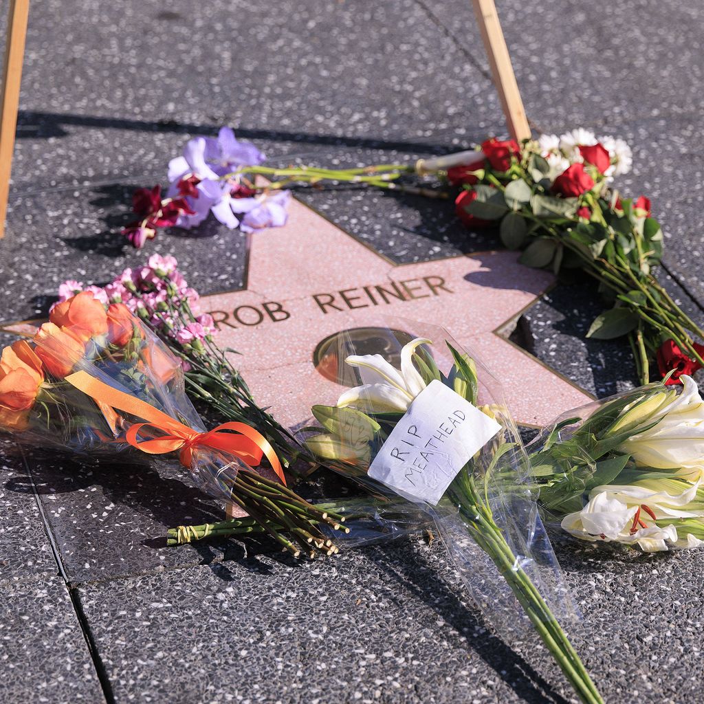 Blumenkranz an Rob Reiners Stern auf dem Hollywood Walk of Fame, Dezember 2025
