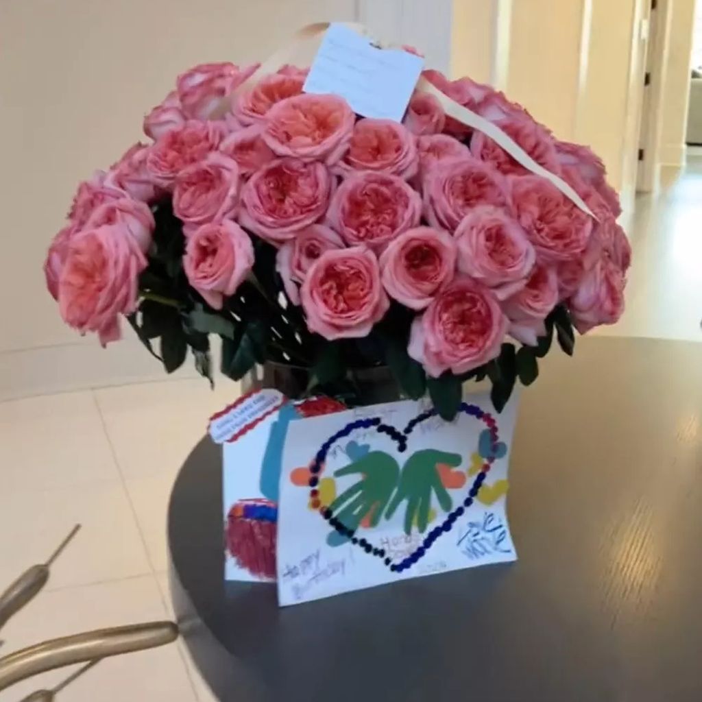 Cardi B zeigt Blumenstrauß von Lizzo