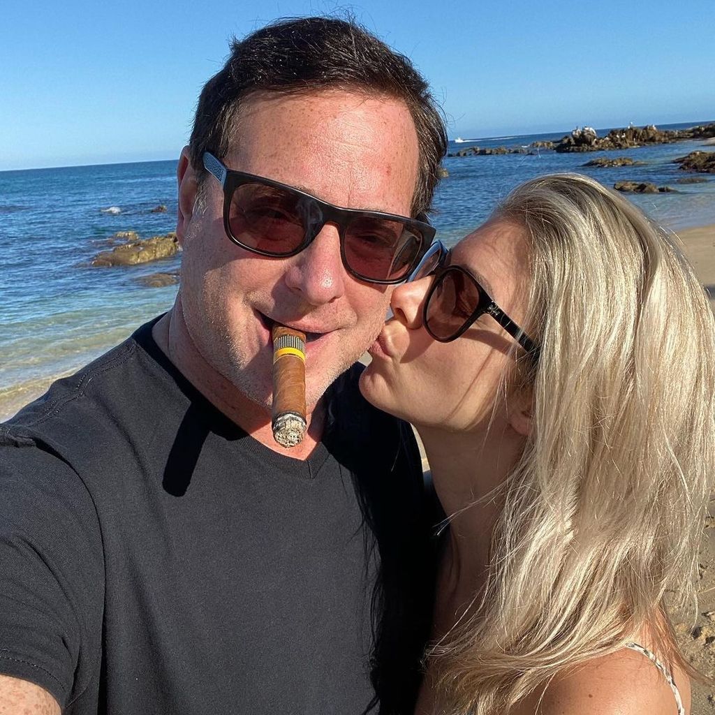 Bob Saget und seine Frau am Strand