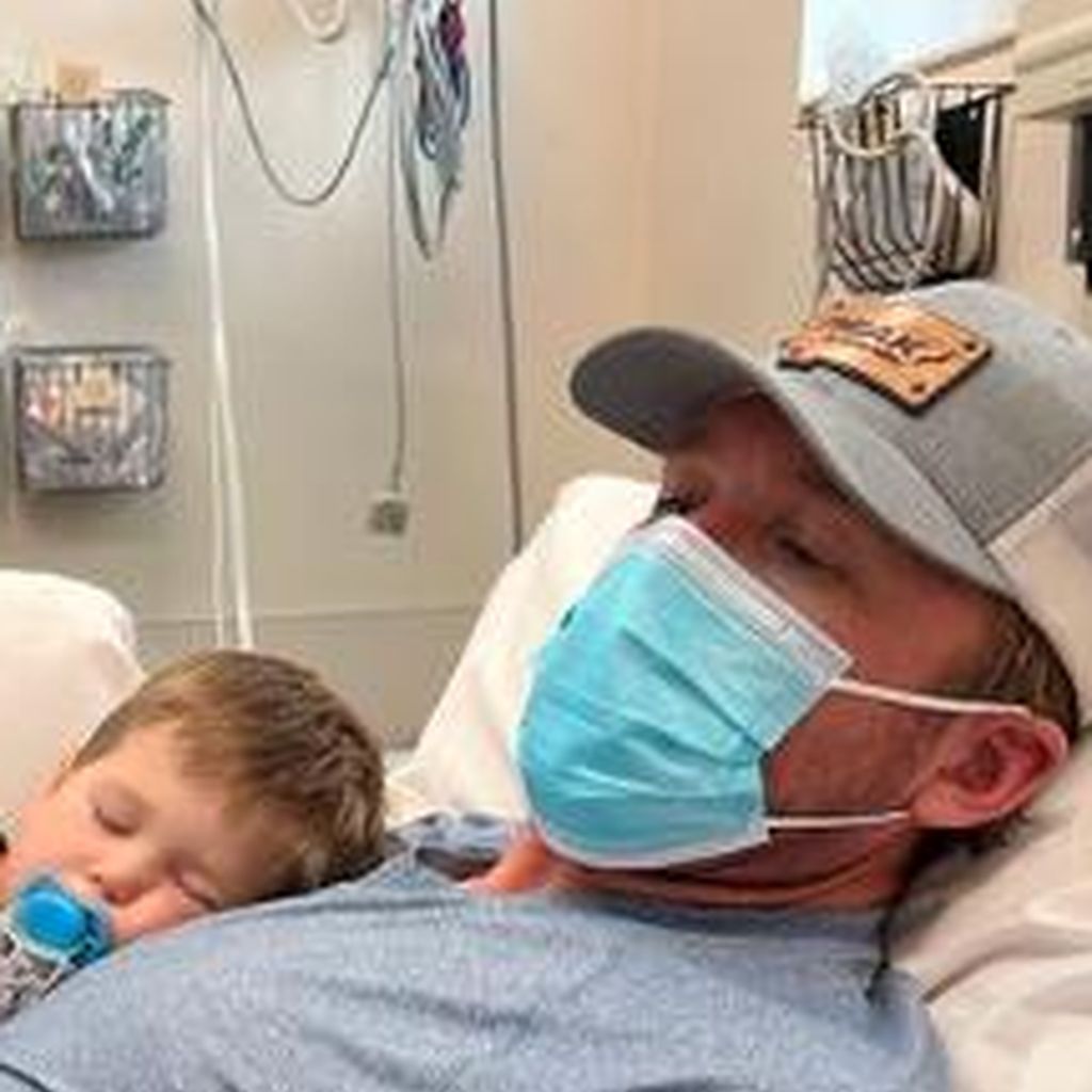 Bode Miller mit seinem Sohn Asher im Krankenhaus