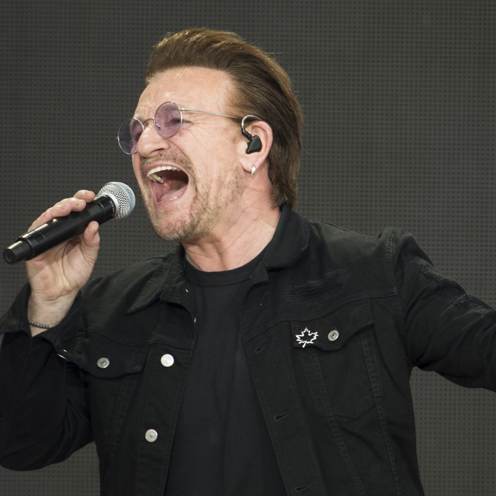 Bono von U2 performen in Ottawa
