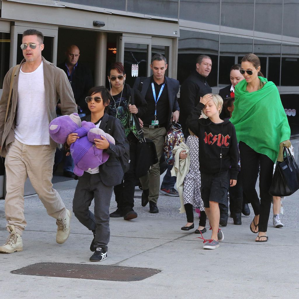 Brad Pitt und Angelina Jolie mit ihren Kindern, 2014