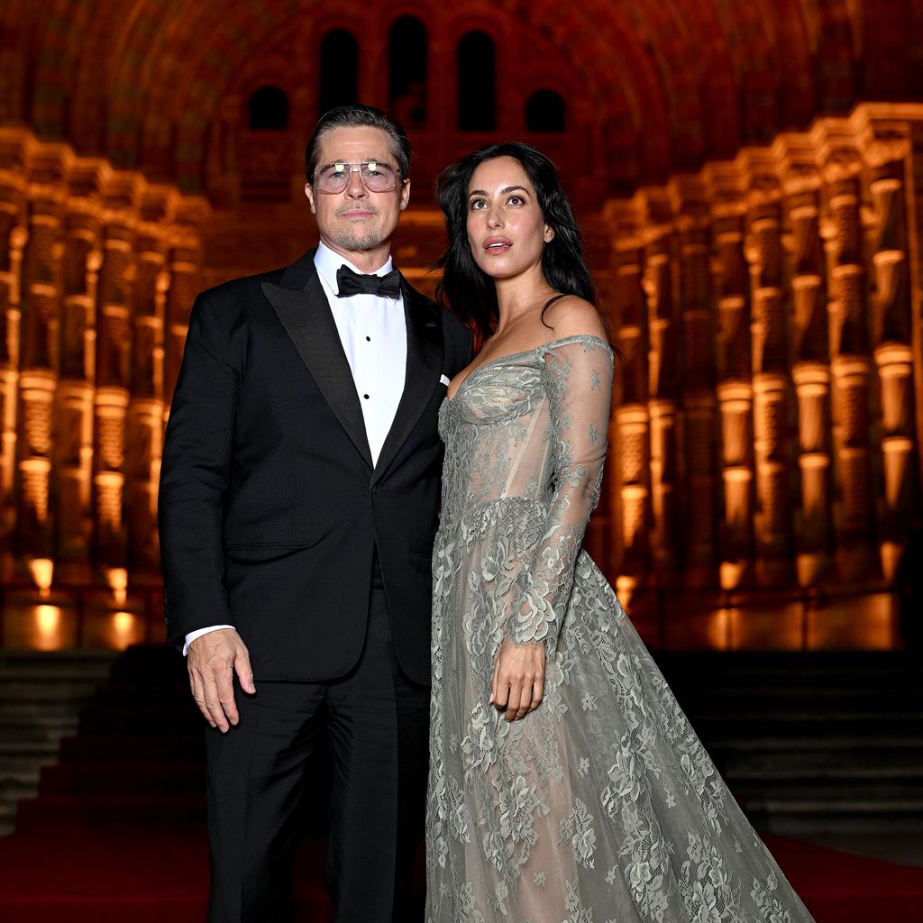 Brad Pitt und Ines de Ramon bei den 2026 Albies im Natural History Museum in London