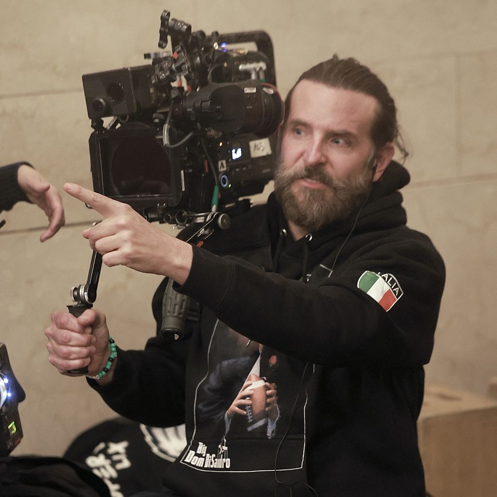Bradley Cooper am Set von "Is This Thing On?", März 2025