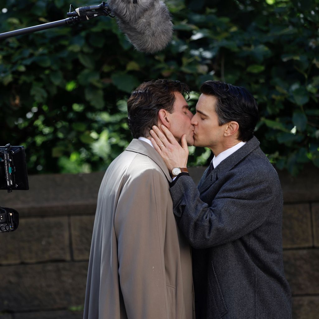 Bradley Cooper und Matt Bomer am Set von "Maestro"