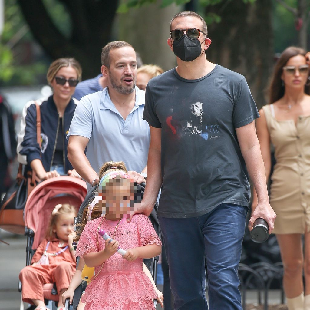 Bradley Cooper und seine Tochter Lea im Juni 2021