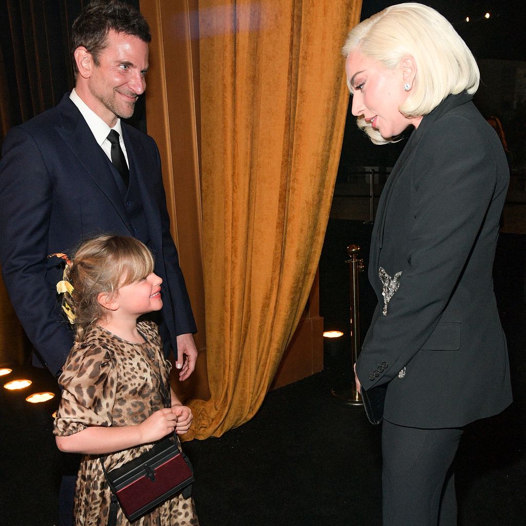 Bradley Cooper mit seiner Tochter Lea und Lady Gaga bei einer Premiere