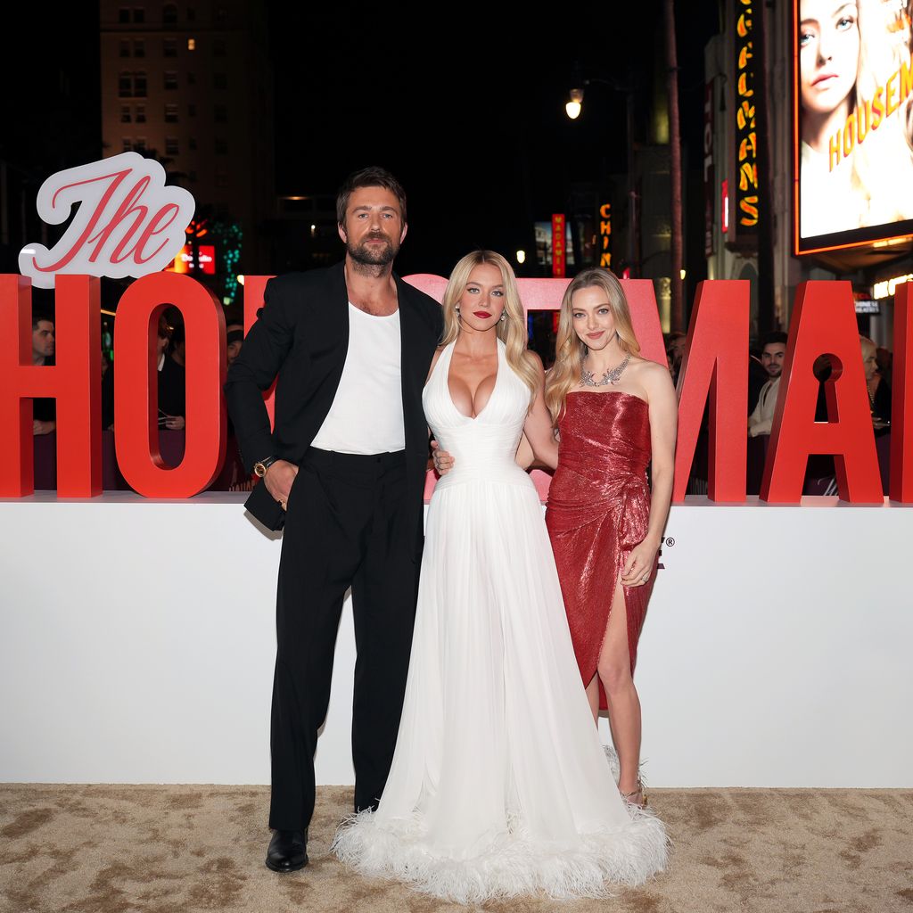 Brandon Sklenar, Sydney Sweeney und Amanda Seyfried bei der Premiere von "The Housemaid" in Los Angeles