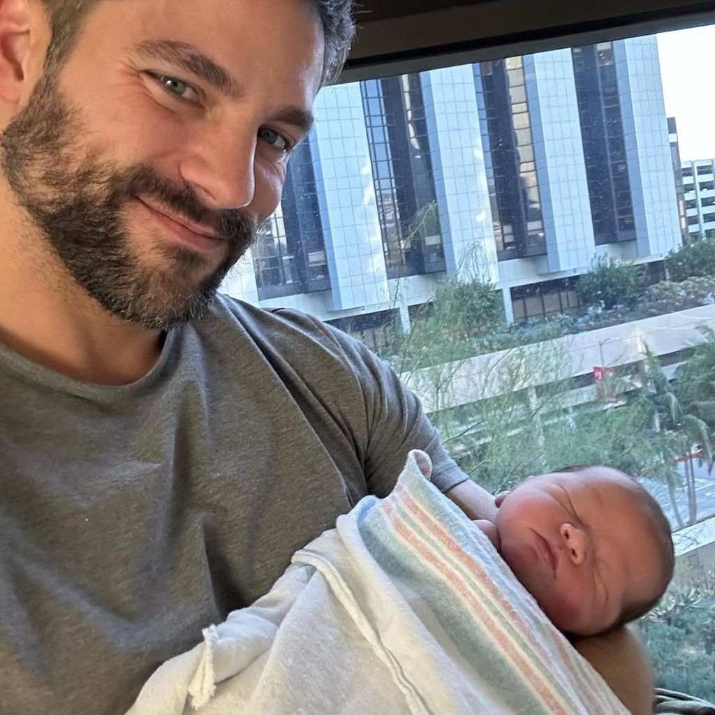 Brant Daugherty mit seinem Sohn Aero