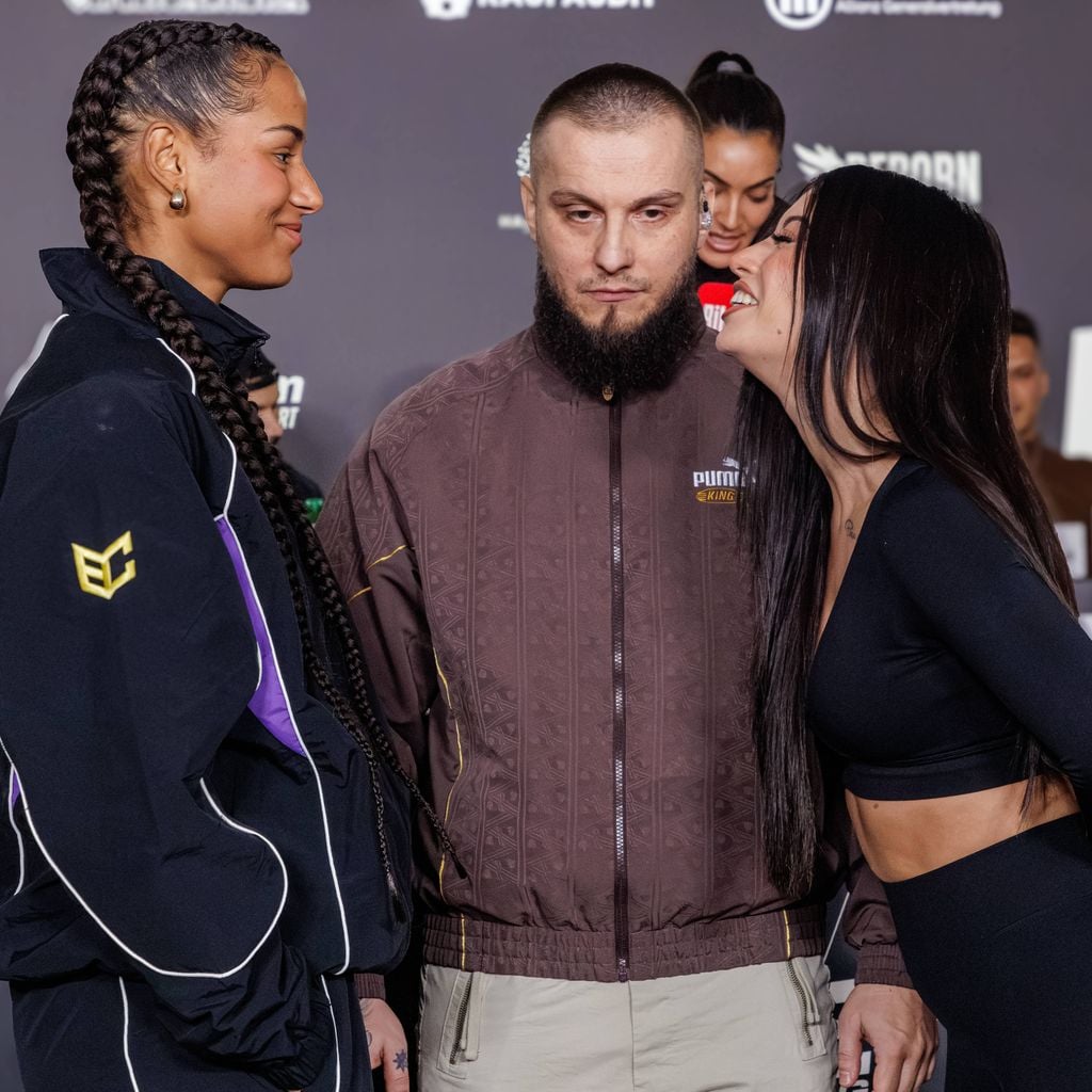 Brenda Brinkmann und Gabriela Alves bei der Pressekonferenz zum Fame Fighting 4 Promiboxen im Atlantic Hotel Essen
