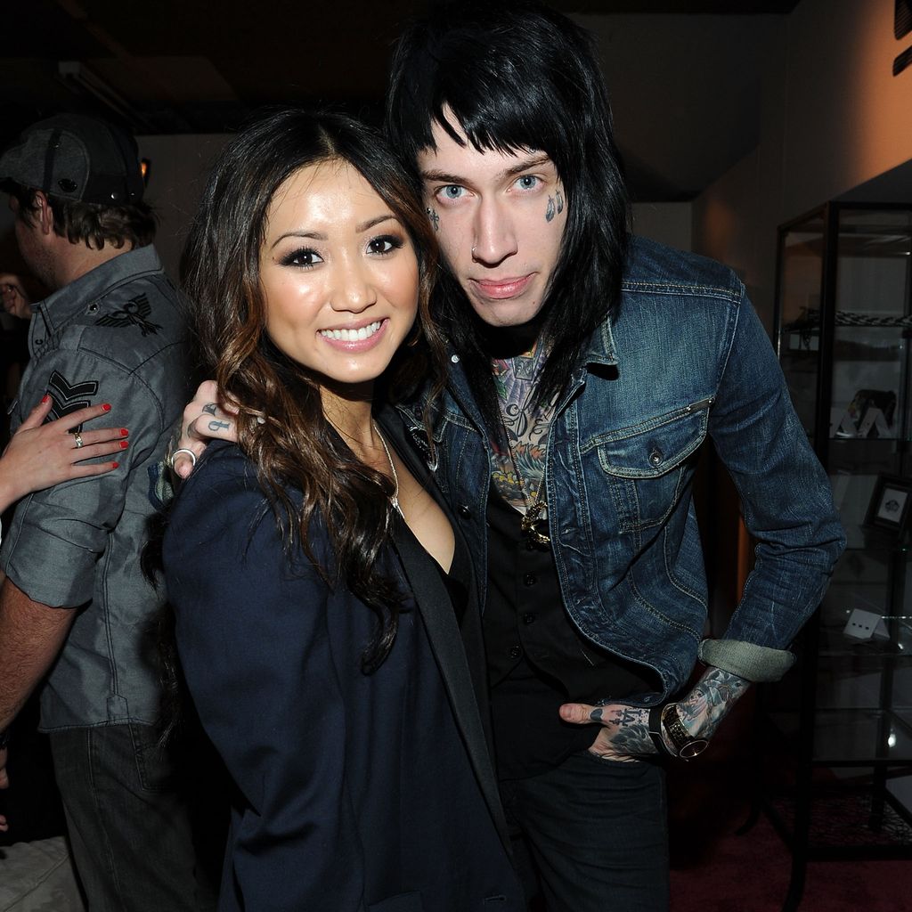 Brenda Song und Trace Cyrus im Jahr 2011